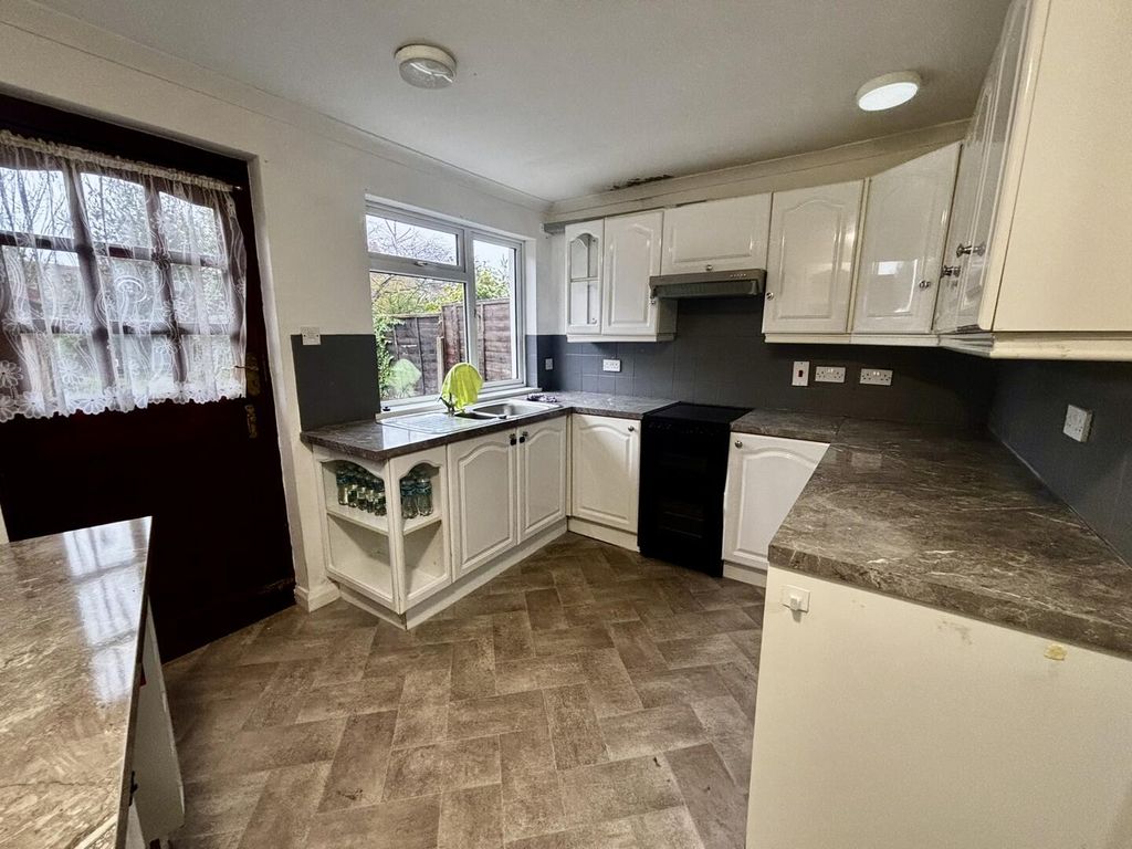 Property photo 2 of 14 Kitchen