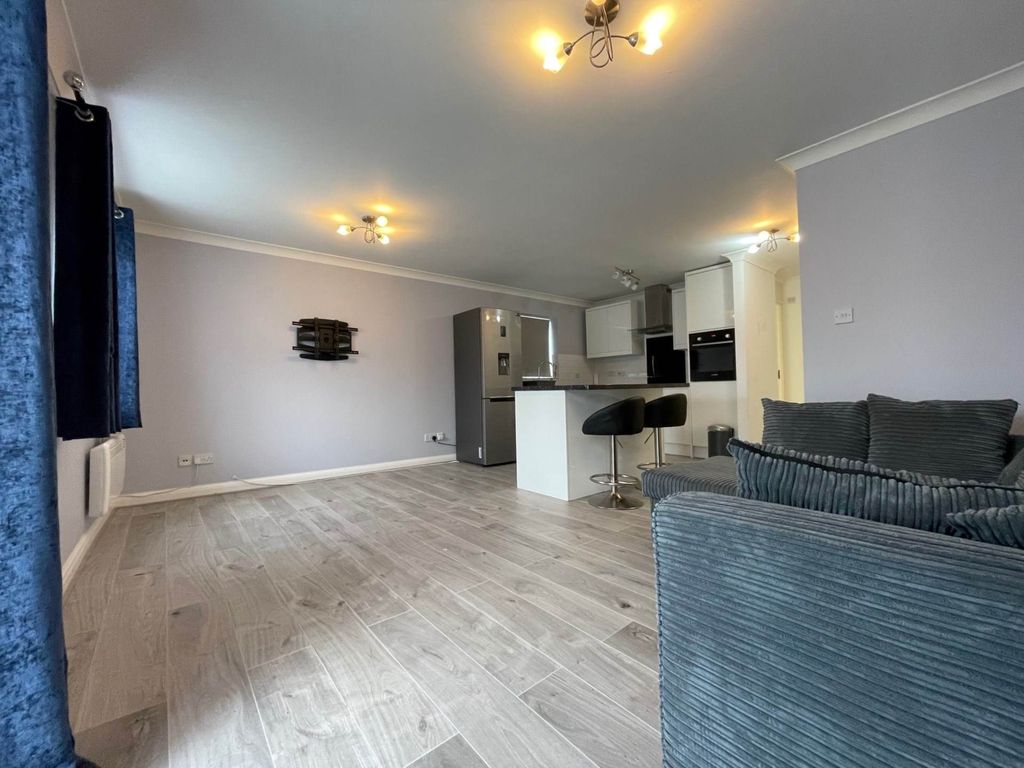 Property photo 2 of 8