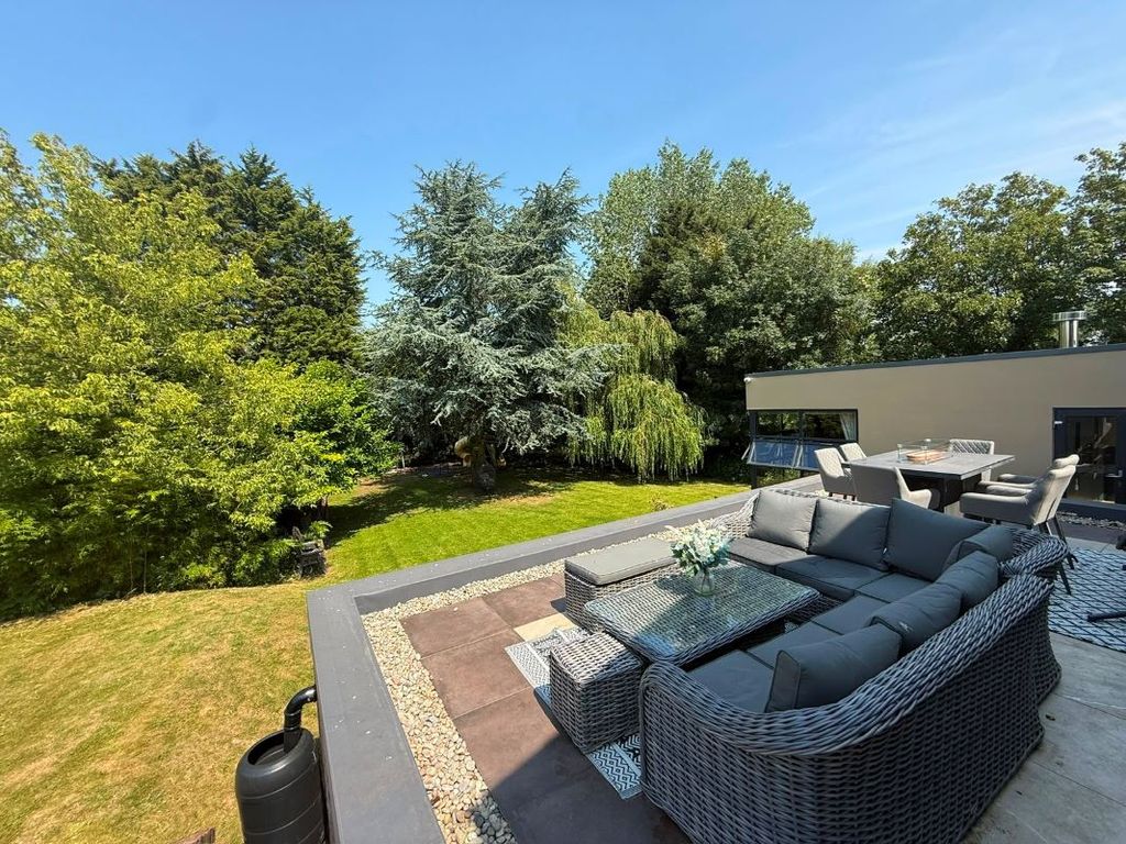 Property photo 2 of 33