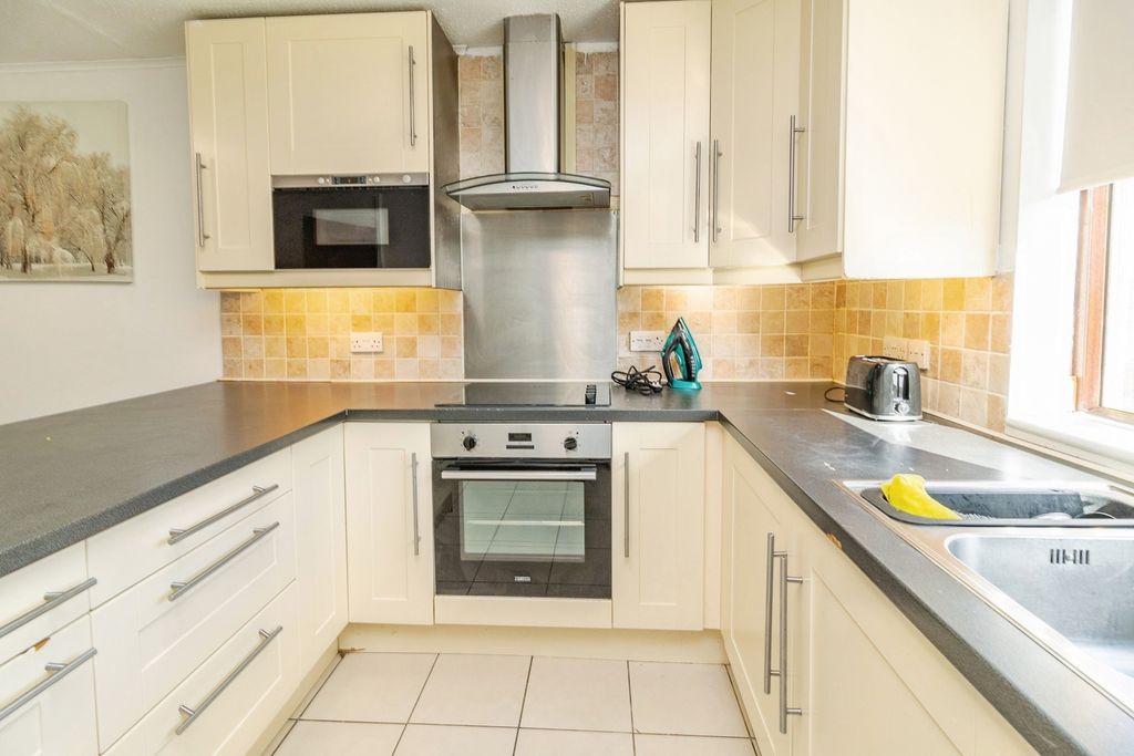 Property photo 2 of 17 Photo