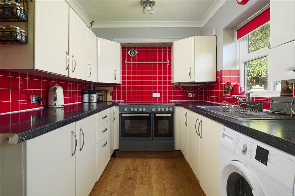 Property photo 3 of 28