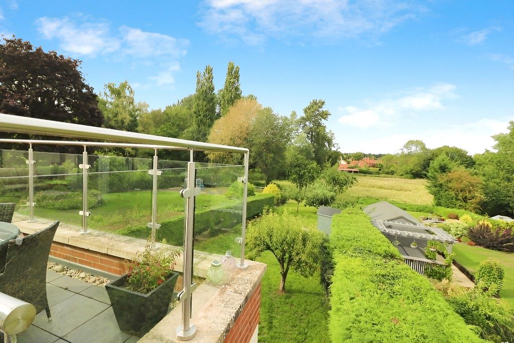 Property photo 2 of 29 Picture No. 16