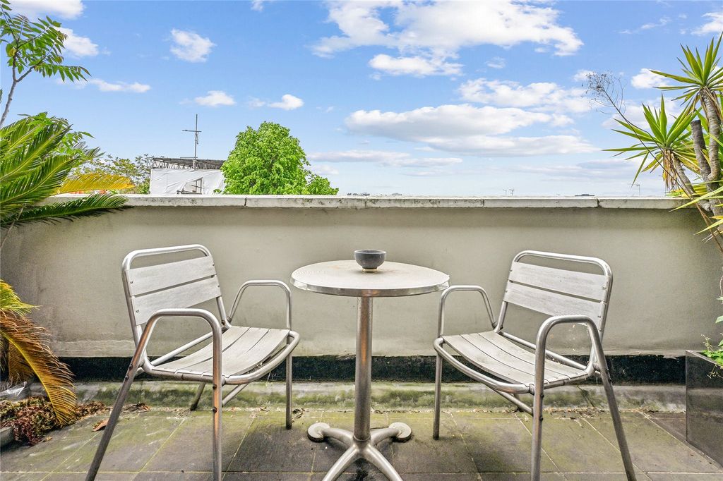 Property photo 3 of 15 Terrace