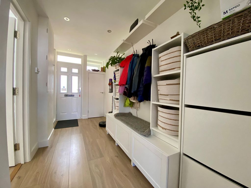 Property photo 3 of 24 Entrance Hall