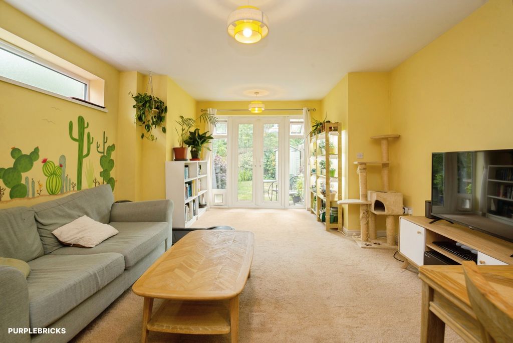 Property photo 3 of 27 Living Room