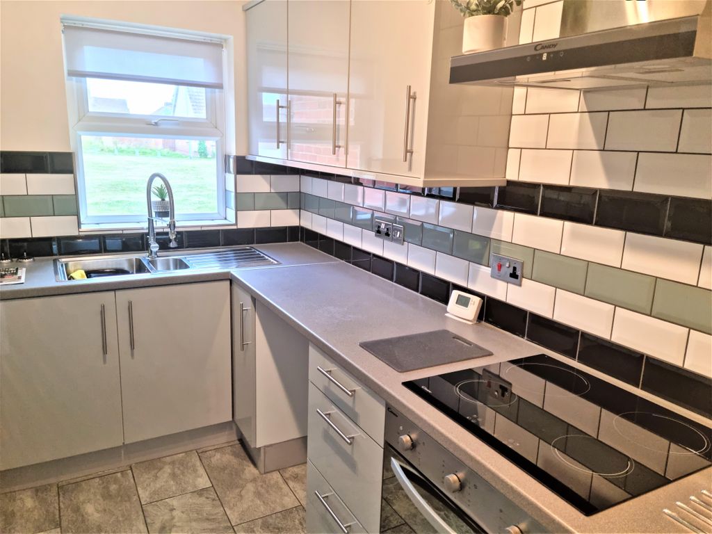 Property photo 3 of 8 Kitchen