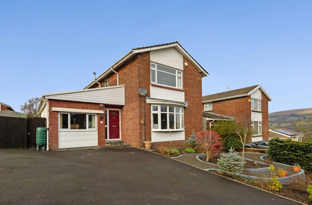 Property photo 3 of 41