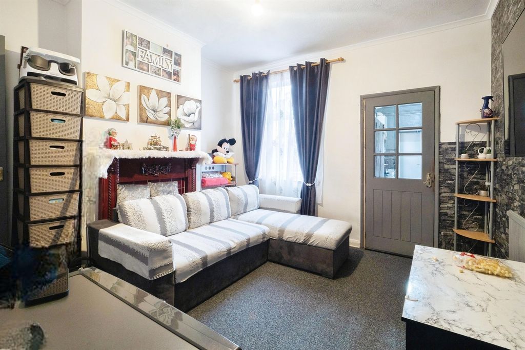 Property photo 2 of 17