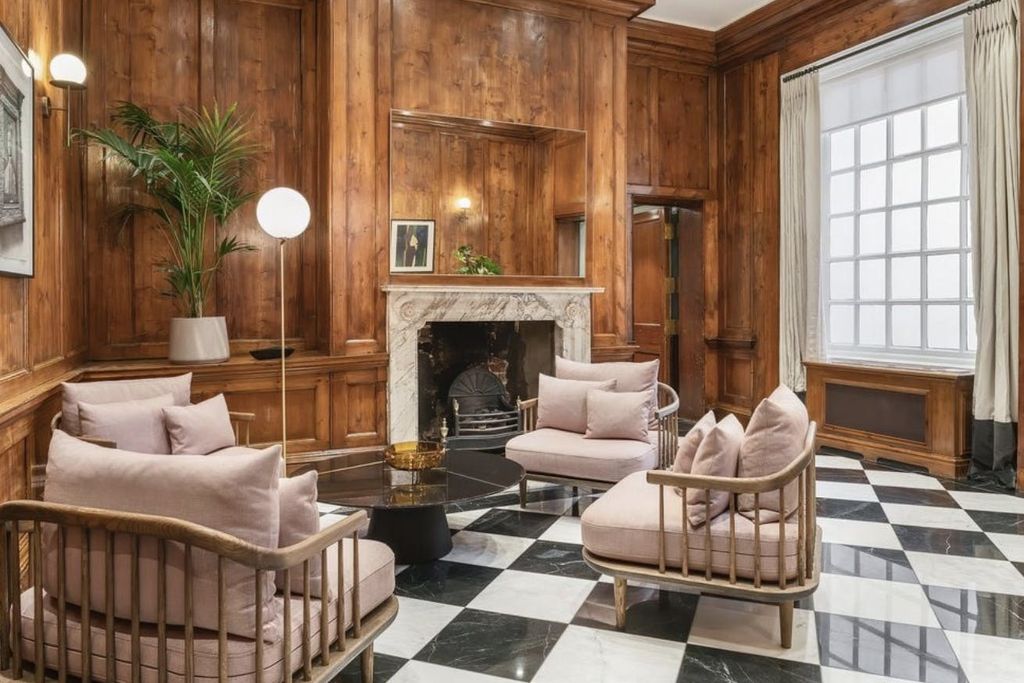 Property photo 1 of 6 Entrance