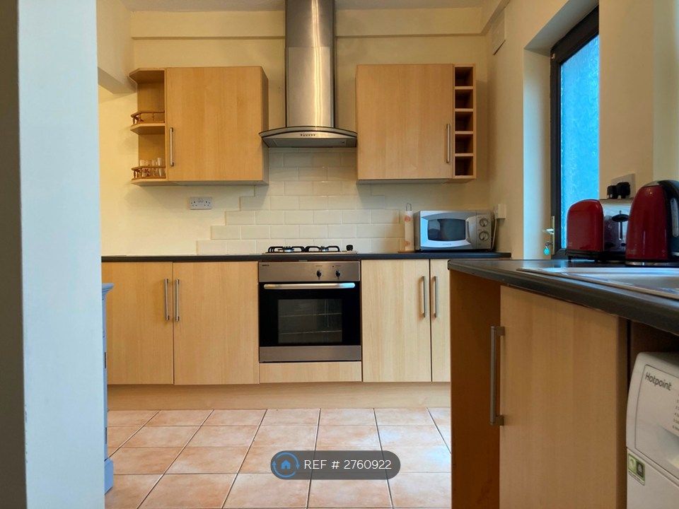 Property photo 2 of 12 Kitchen