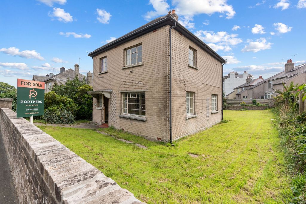 Property photo 2 of 19