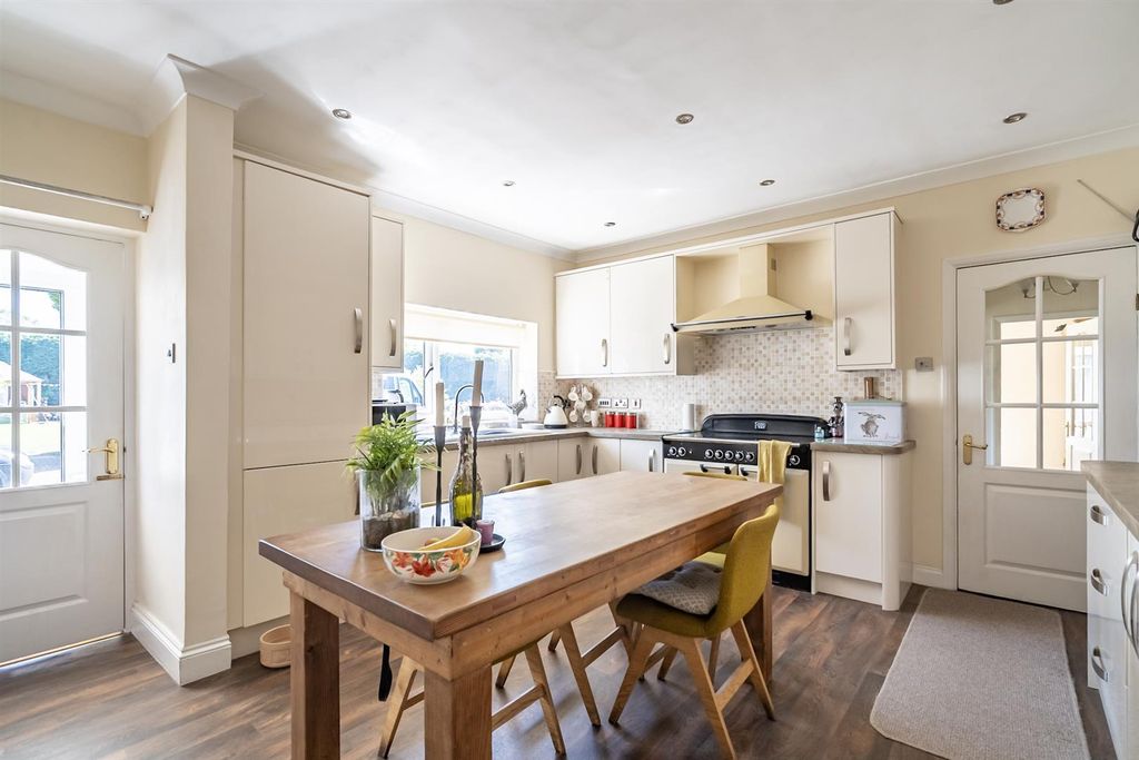 Property photo 3 of 27