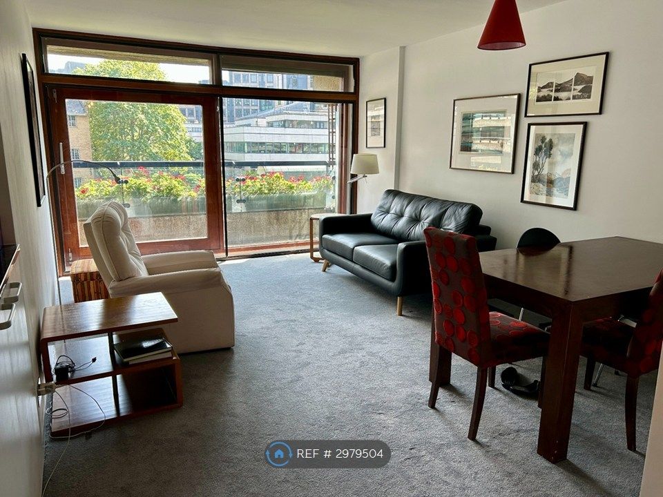 Property photo 1 of 7 Living Room