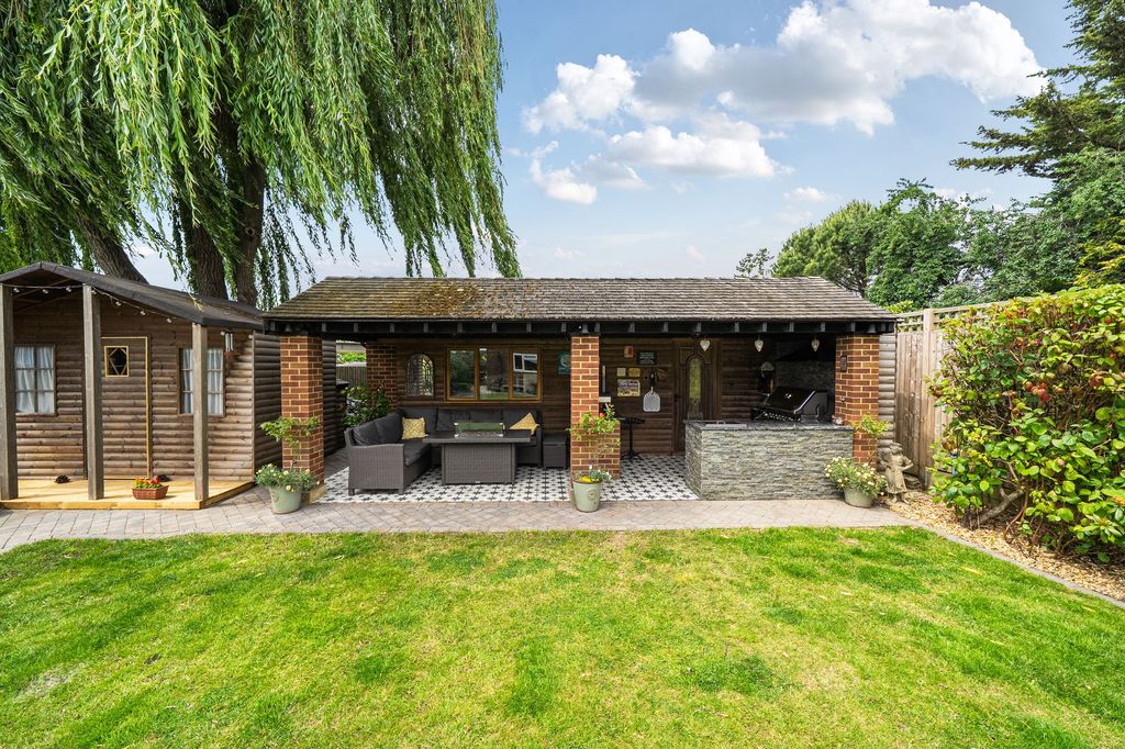Property photo 3 of 33