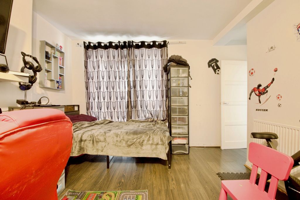 Property photo 3 of 12 Photo