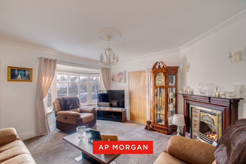 Property photo 2 of 16 Picture No. 12