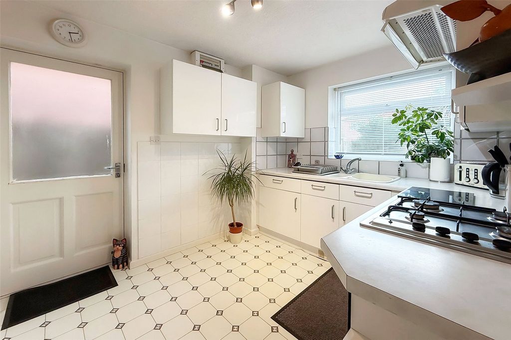 Property photo 2 of 16 Picture No. 32