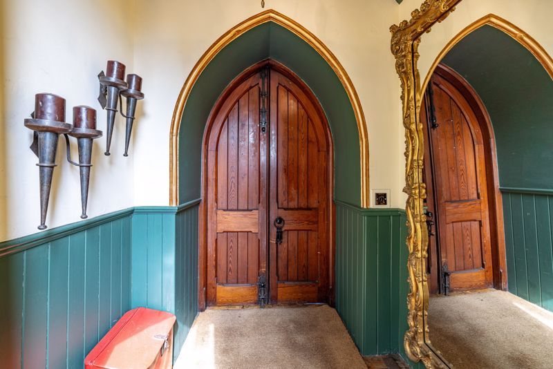 Property photo 3 of 53 Vestibule