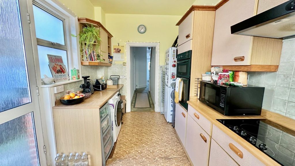 Property photo 2 of 24