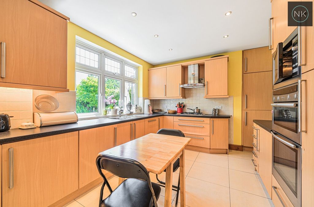 Property photo 3 of 33 3343957