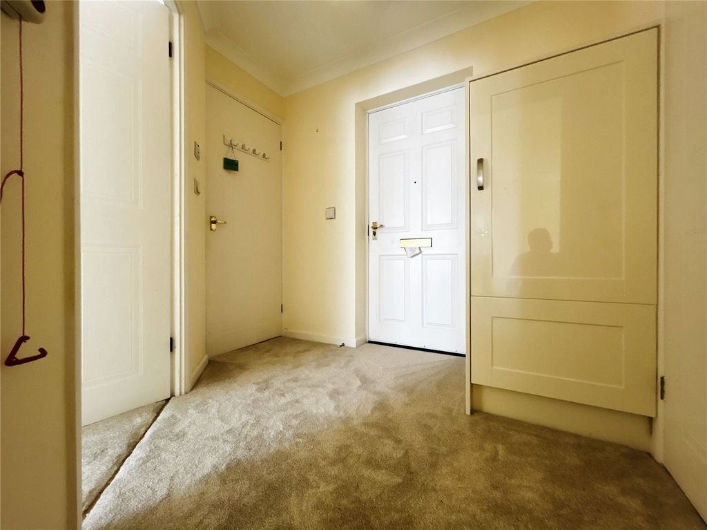 Property photo 3 of 11 Hallway