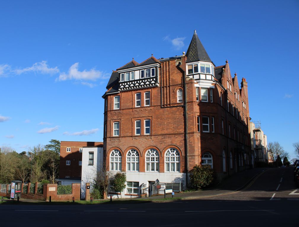 Property photo 1 of 8