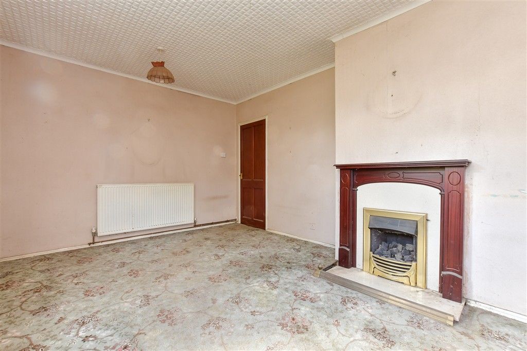 Property photo 3 of 12 Lounge