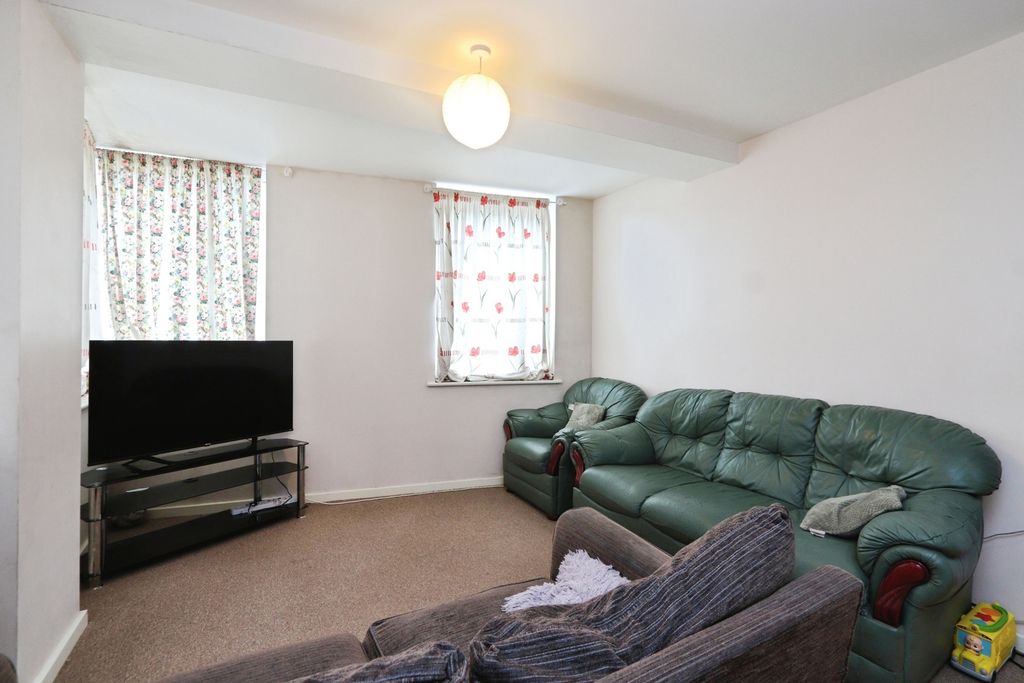Property photo 3 of 12 Internal