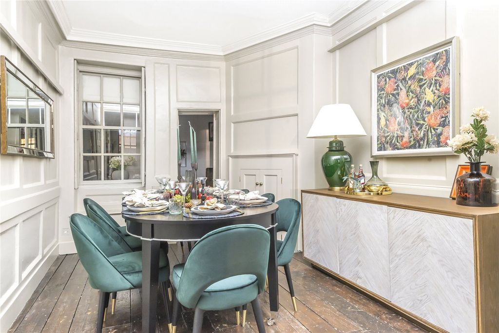 Property photo 3 of 14 Dining Area