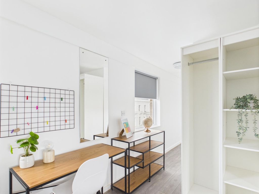 Property photo 3 of 10 Bright, Modern Bedroom With A Neat Study Area, Lar...