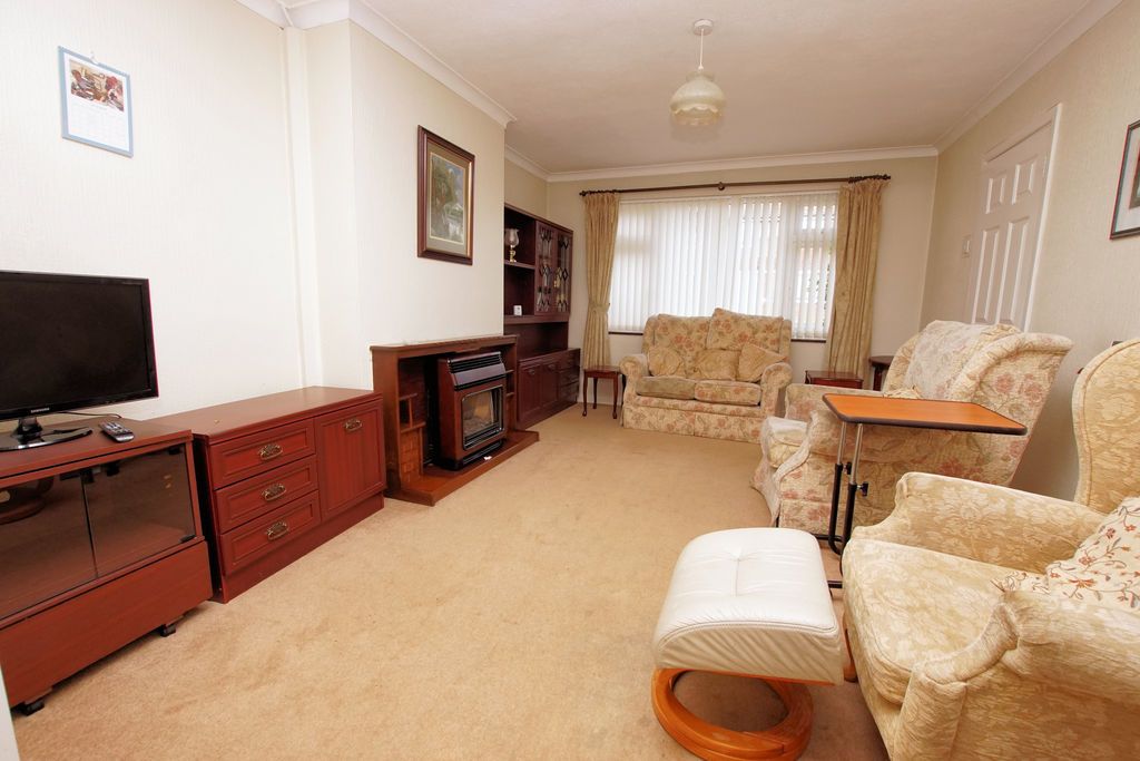 Property photo 2 of 11 Lounge