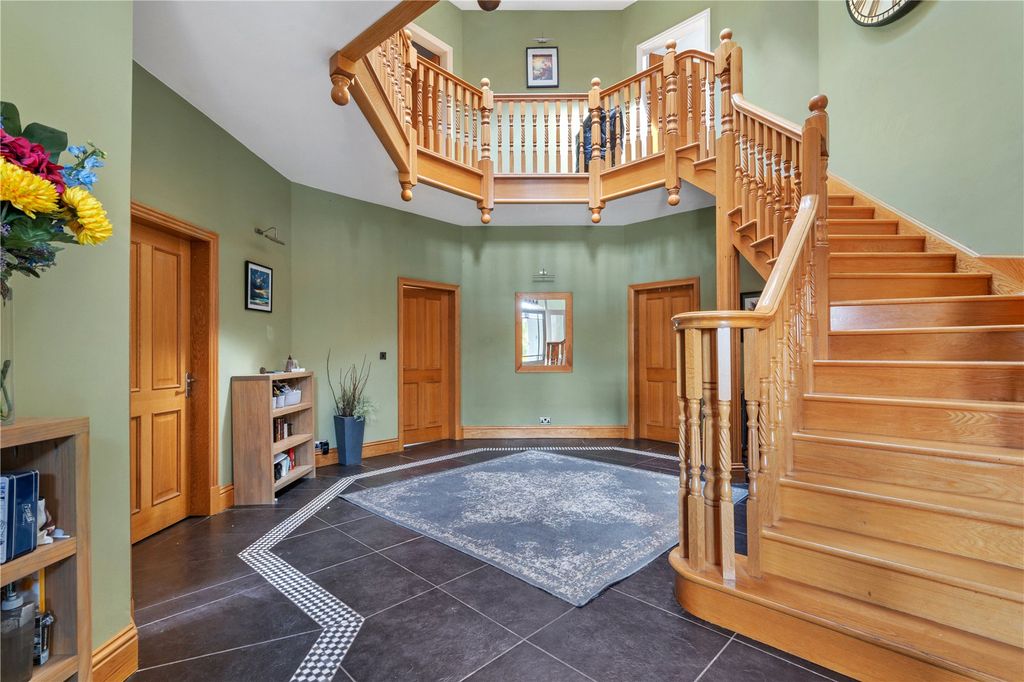 Property photo 2 of 17 Hallway