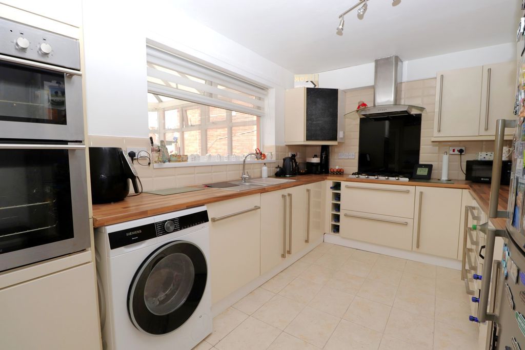 Property photo 2 of 28 Kitchen