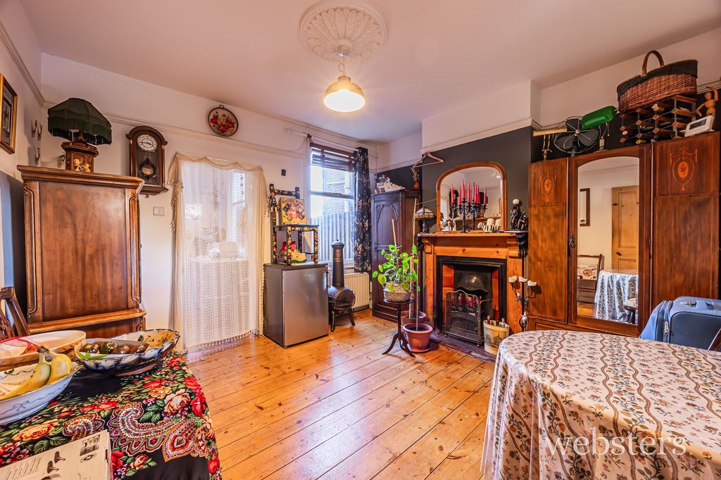 Property photo 3 of 12
