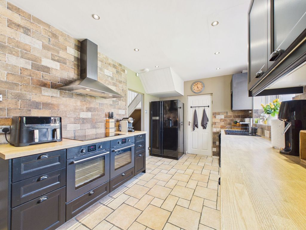 Property photo 3 of 16 Kitchen