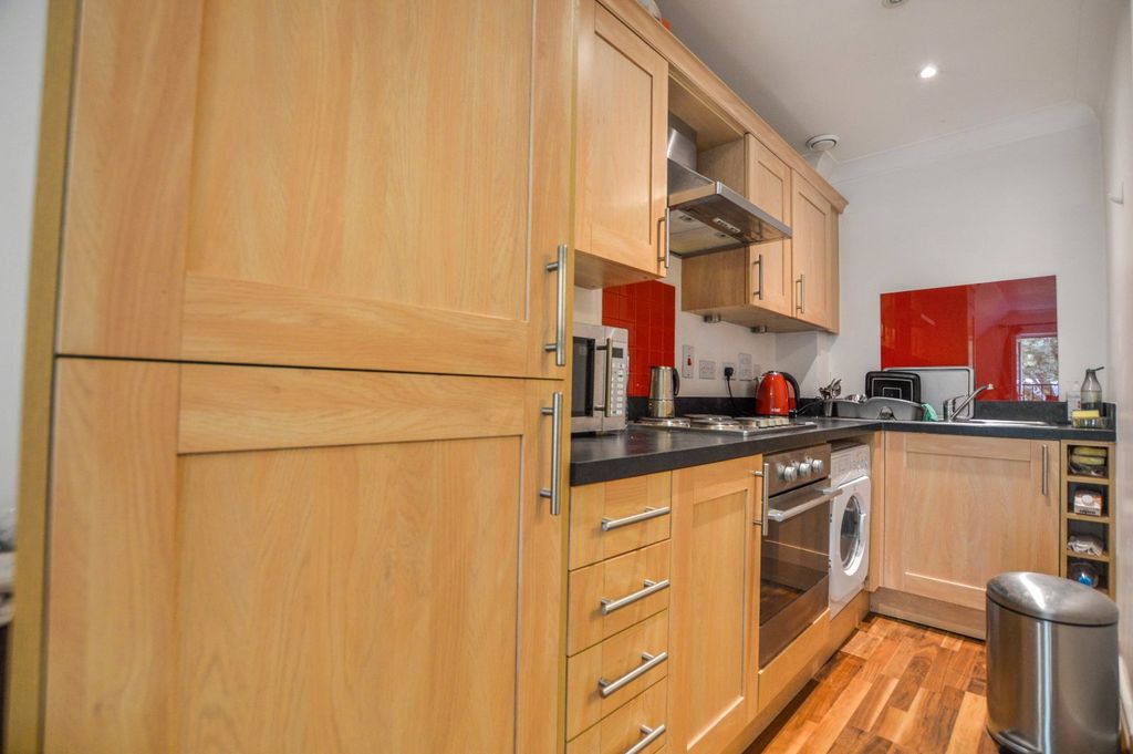 Property photo 2 of 7 Kitchen