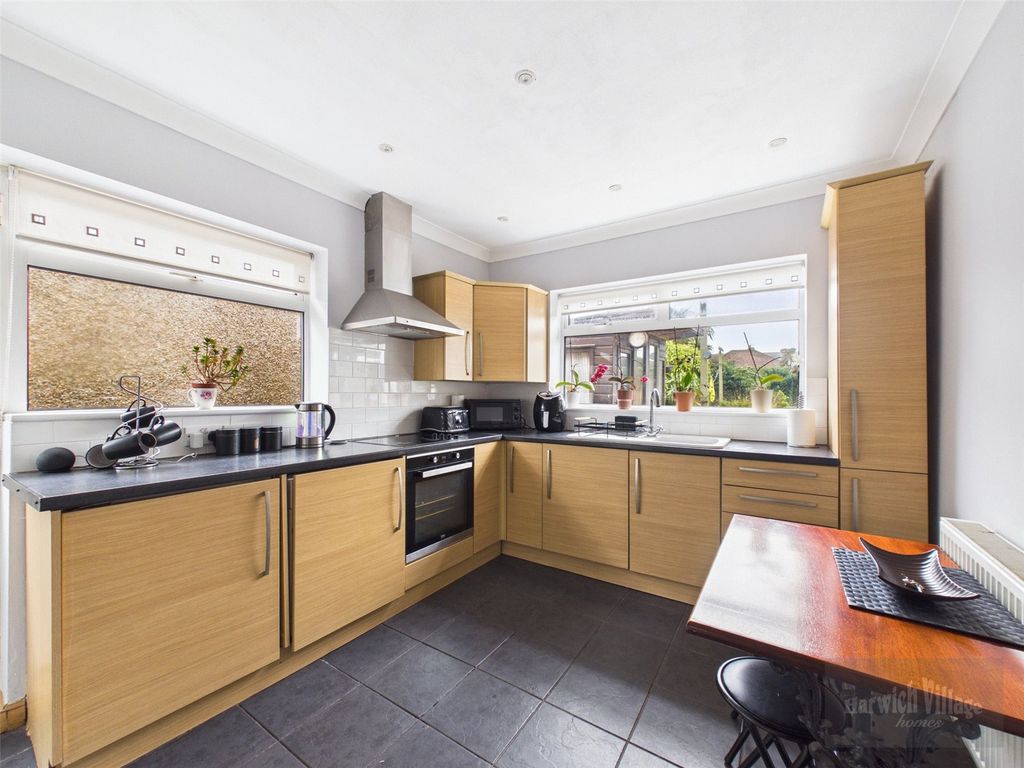 Property photo 3 of 12 Picture 3