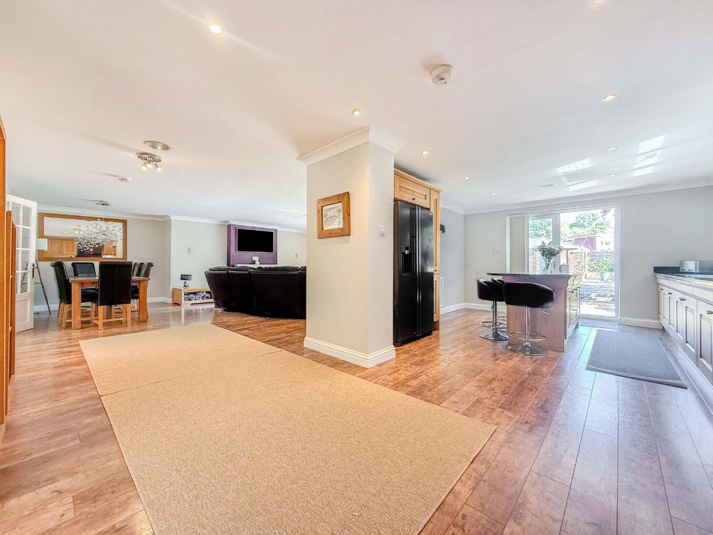 Property photo 2 of 25 5393324
