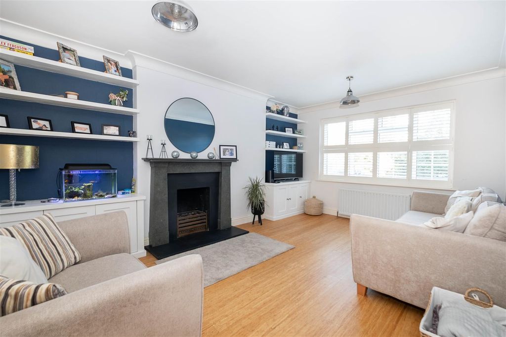 Property photo 3 of 21 31--Linden-Close-0001 Copy.Jpg