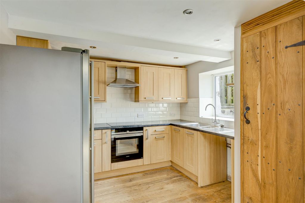 Property photo 3 of 19 Kitchen