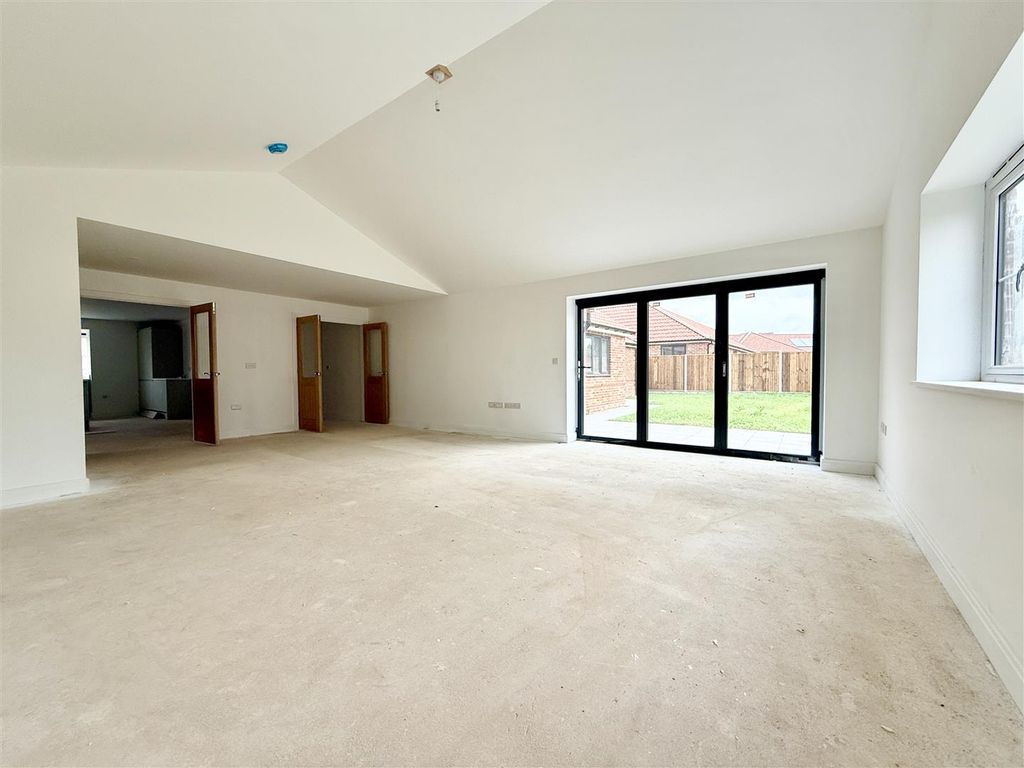 Property photo 2 of 10 Lounge