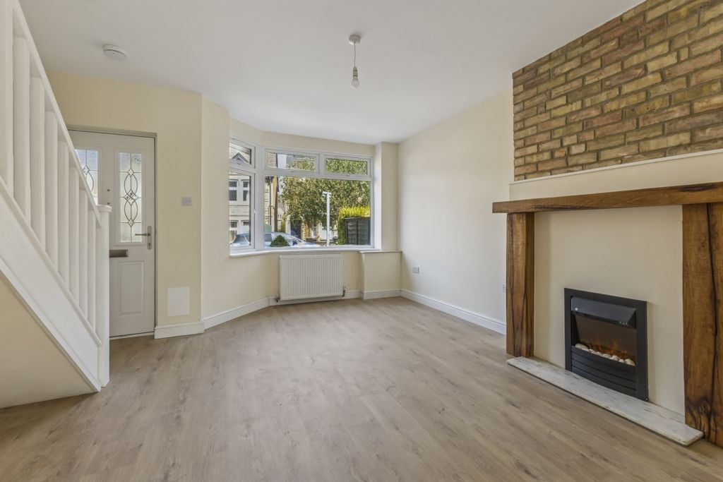 Property photo 2 of 12 96527_42 Crescent...