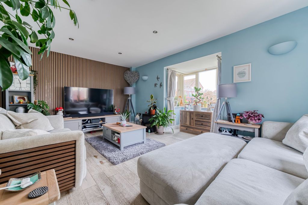 Property photo 3 of 23