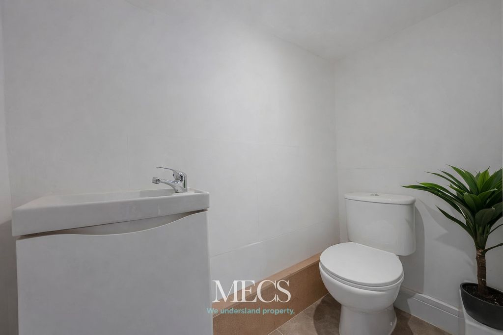 Property photo 3 of 10 5056044