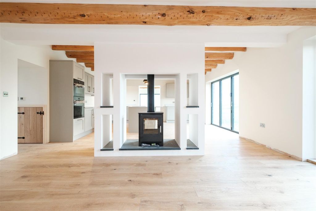 Property photo 3 of 25 Parry Barapill Barn-5.Jpg