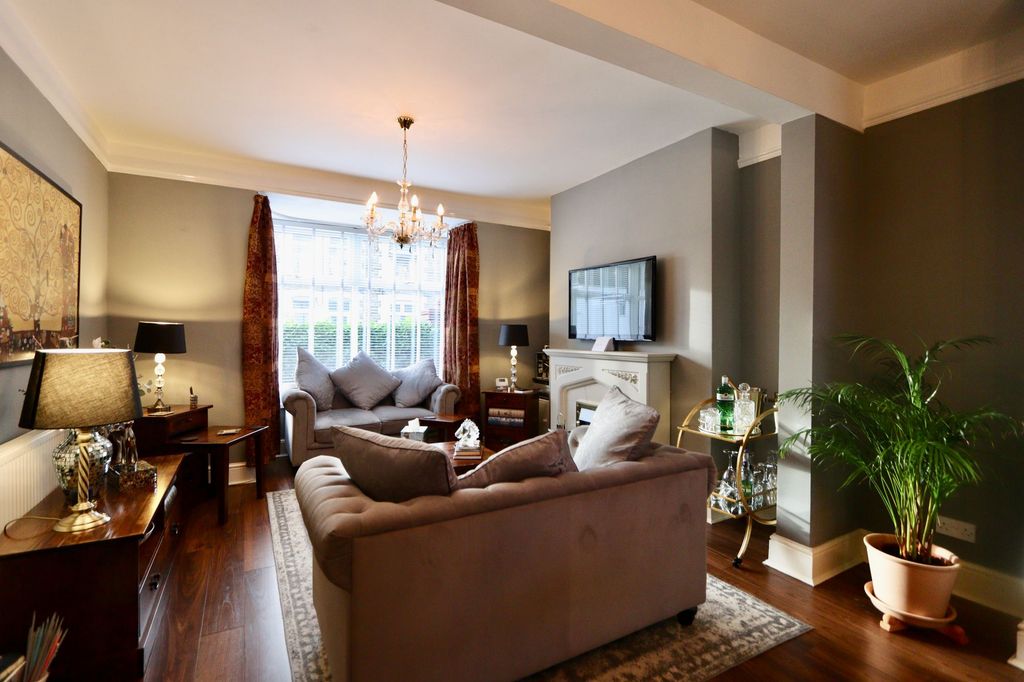 Property photo 2 of 28