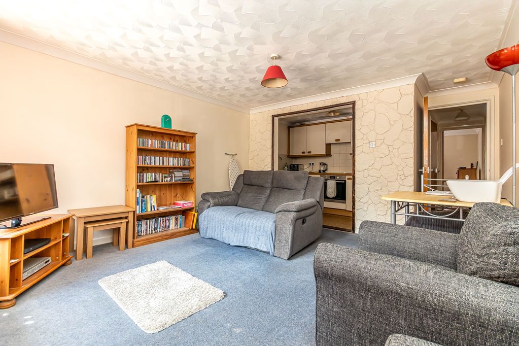 Property photo 2 of 12 .