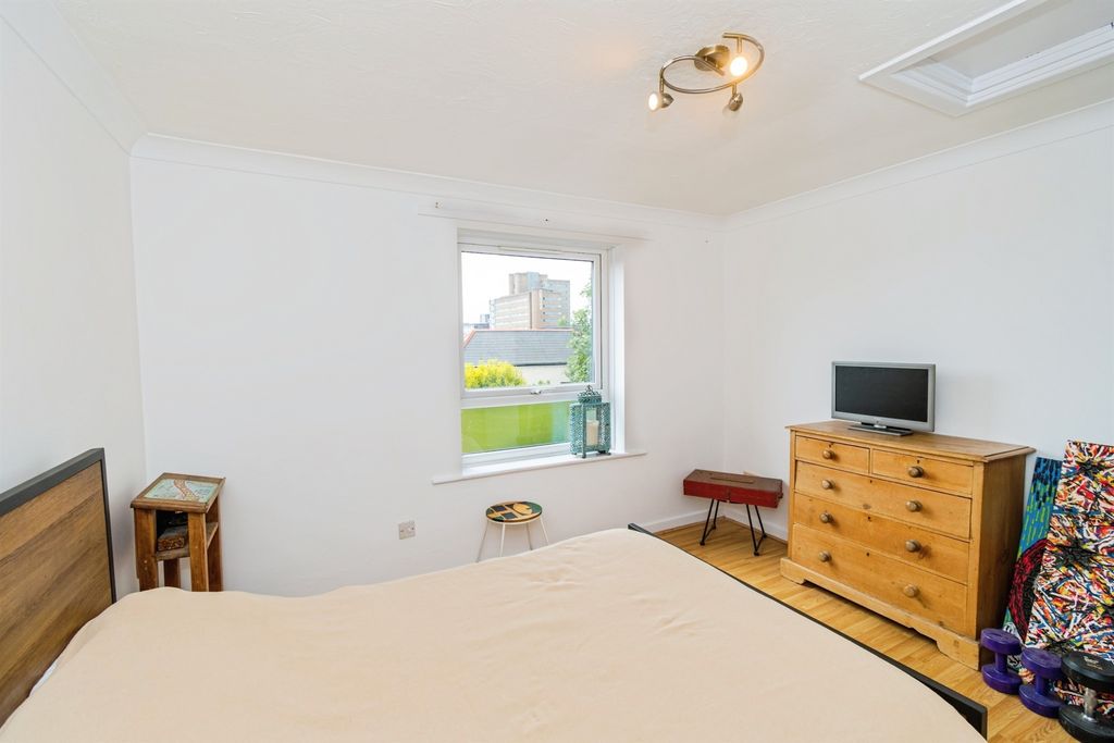 Property photo 2 of 12