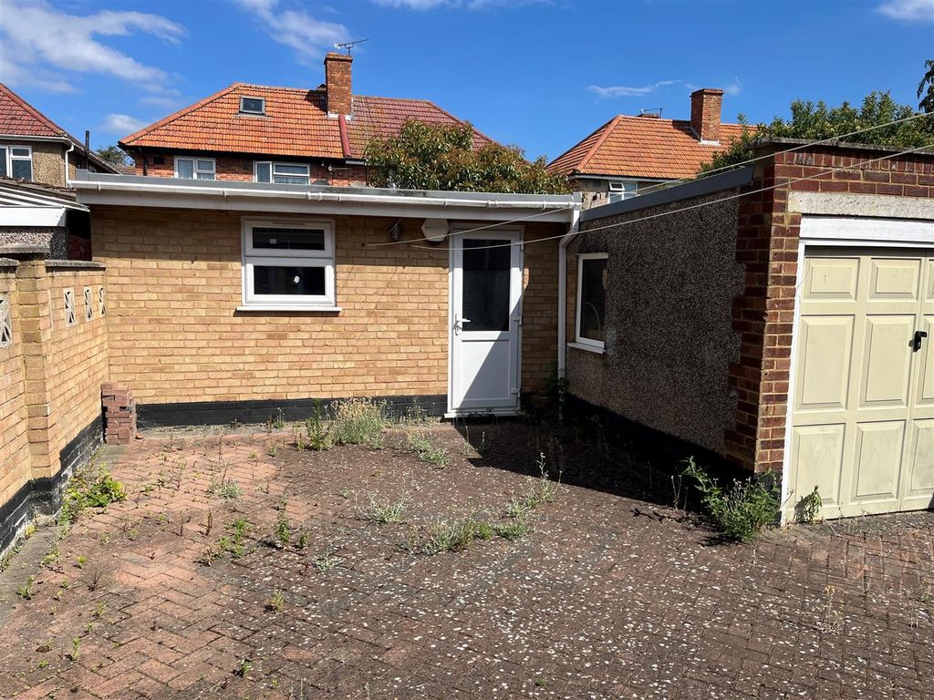 Property photo 3 of 13 18 Roseville Avenue Gdn Sunny.Jpg