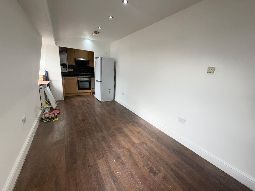 Property photo 1 of 6 1 Bed Flat To Rent, London E7